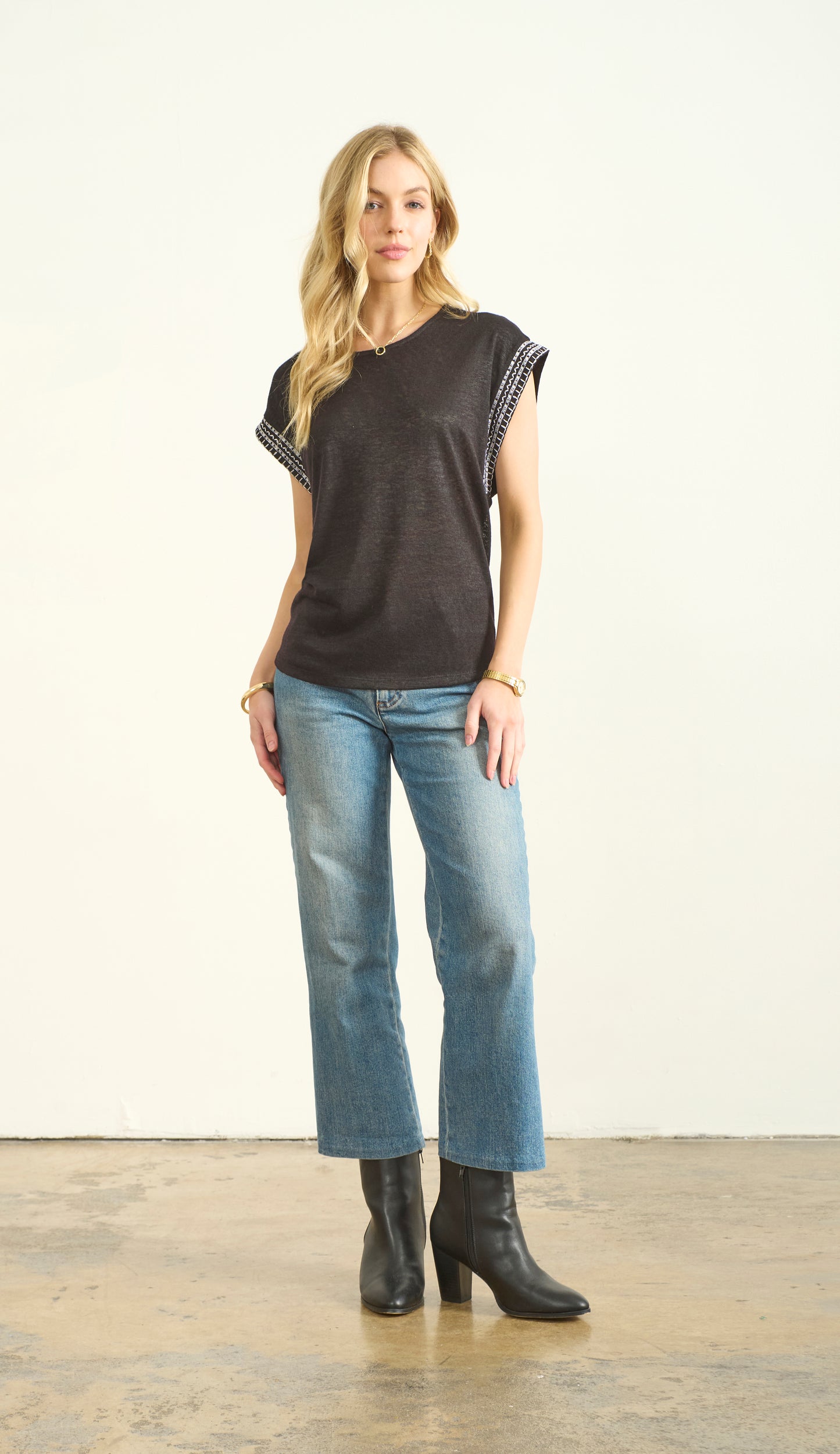 CATY EMBROIDERED MUSCLE TEE