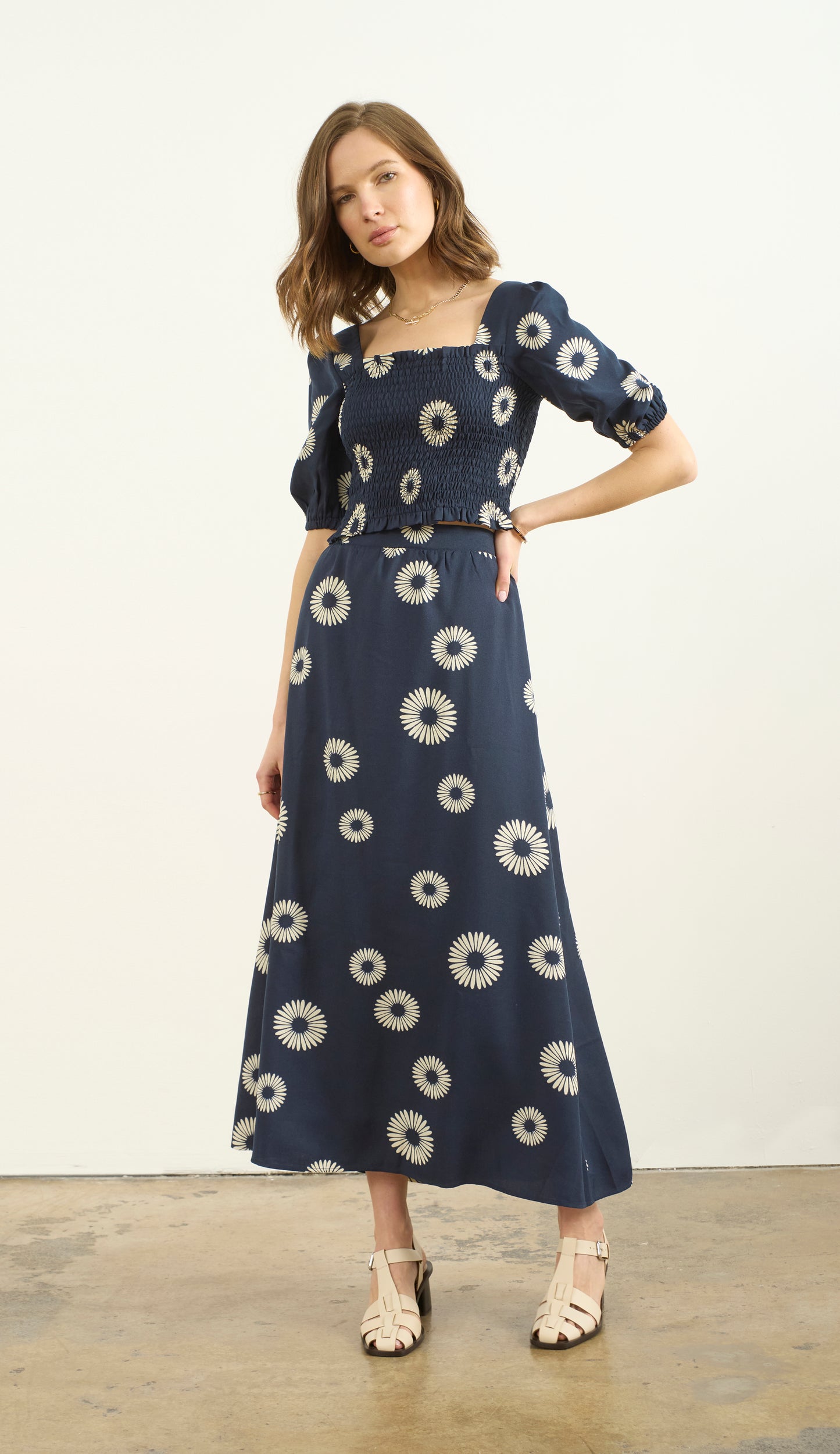 DAISY SMOCKED ELBOW SLEEVE TOP