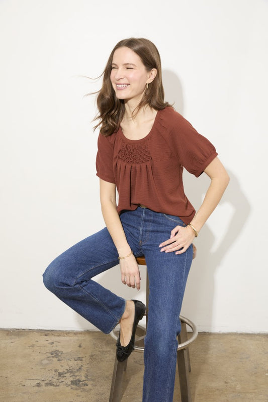 UMMA U-NECK SMOCKED TOP