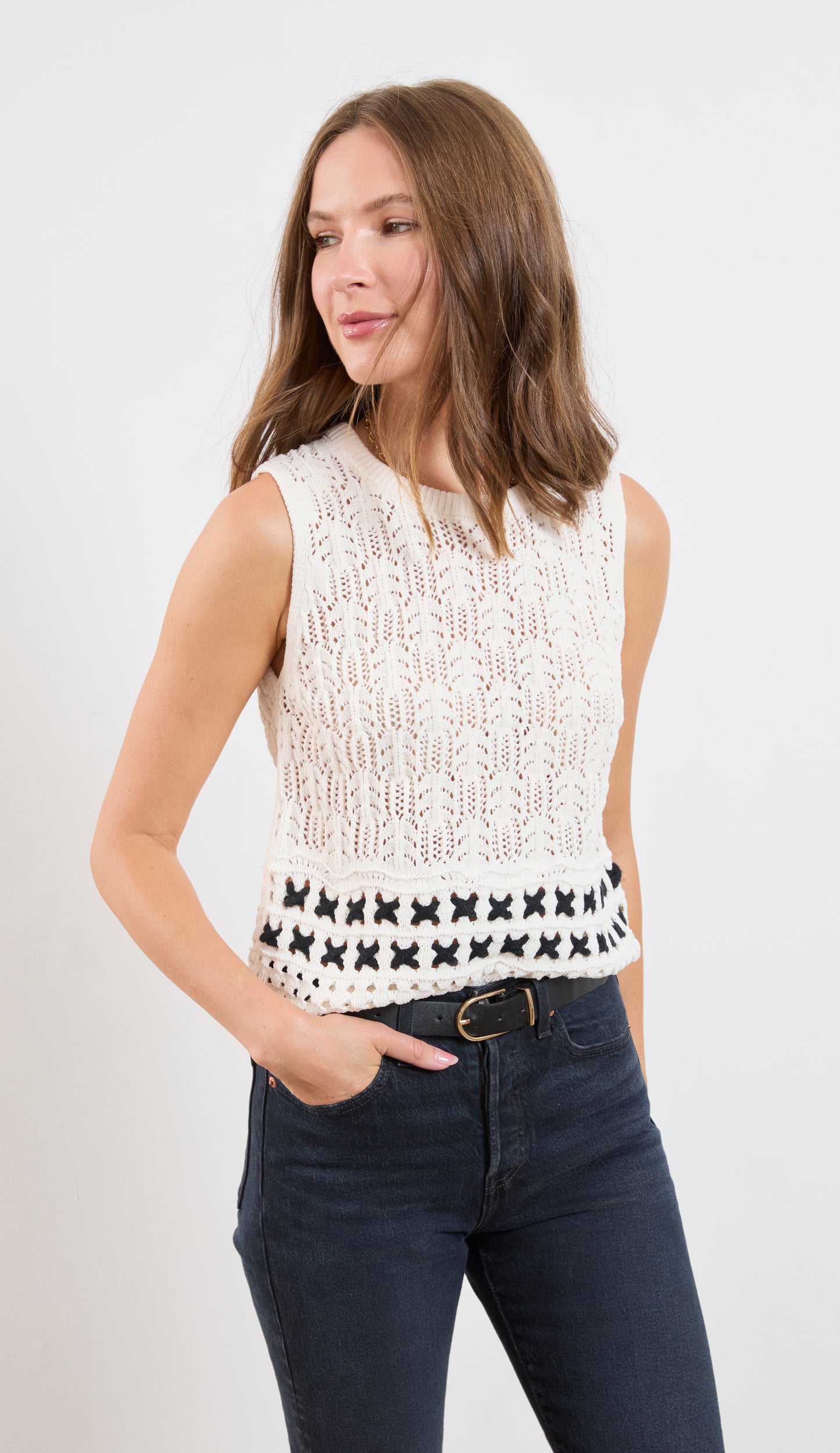 SLEEVELESS SWEATER STITCH DETAIL