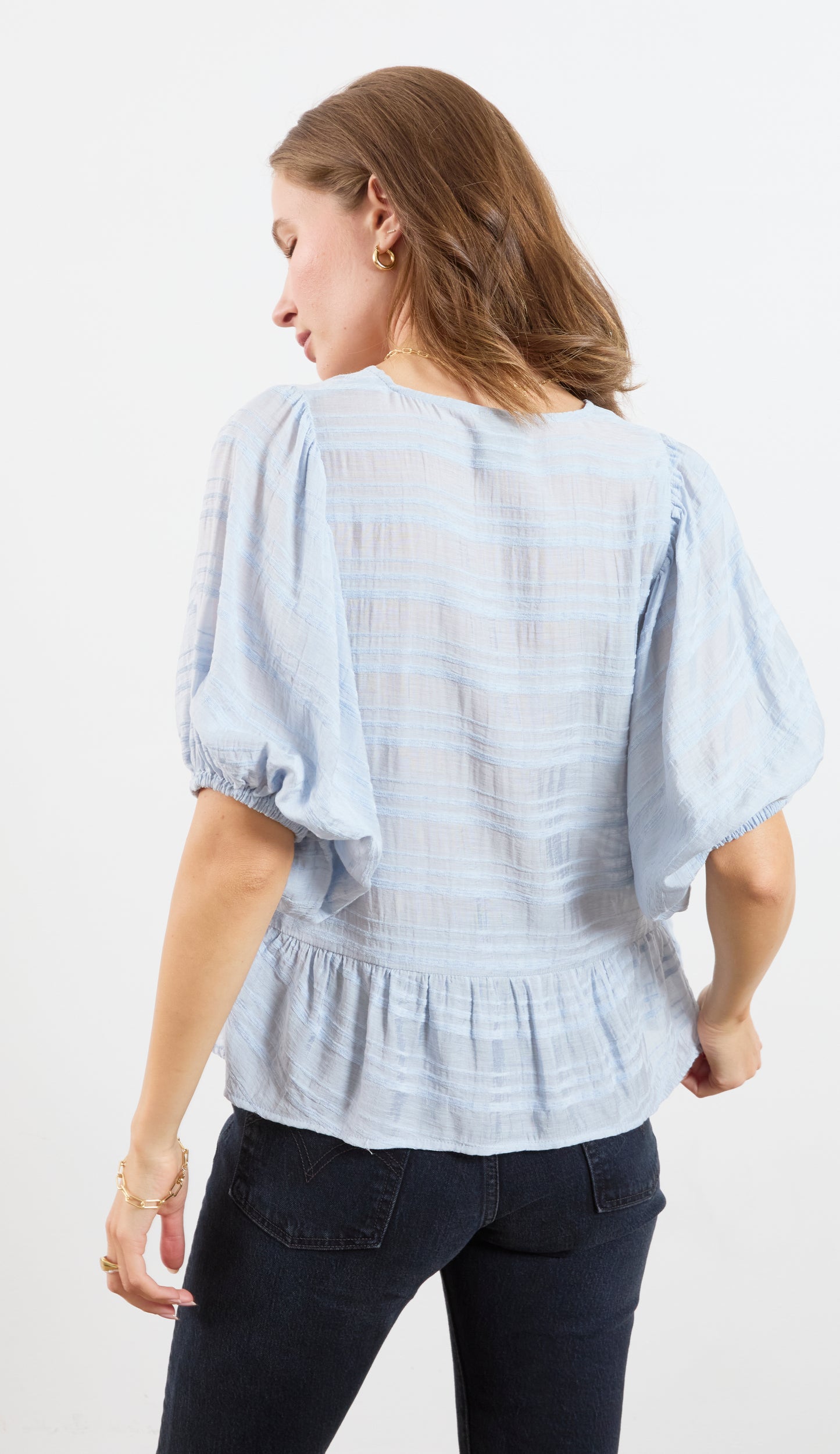 BALLOON SLEEVE VNECK TOP