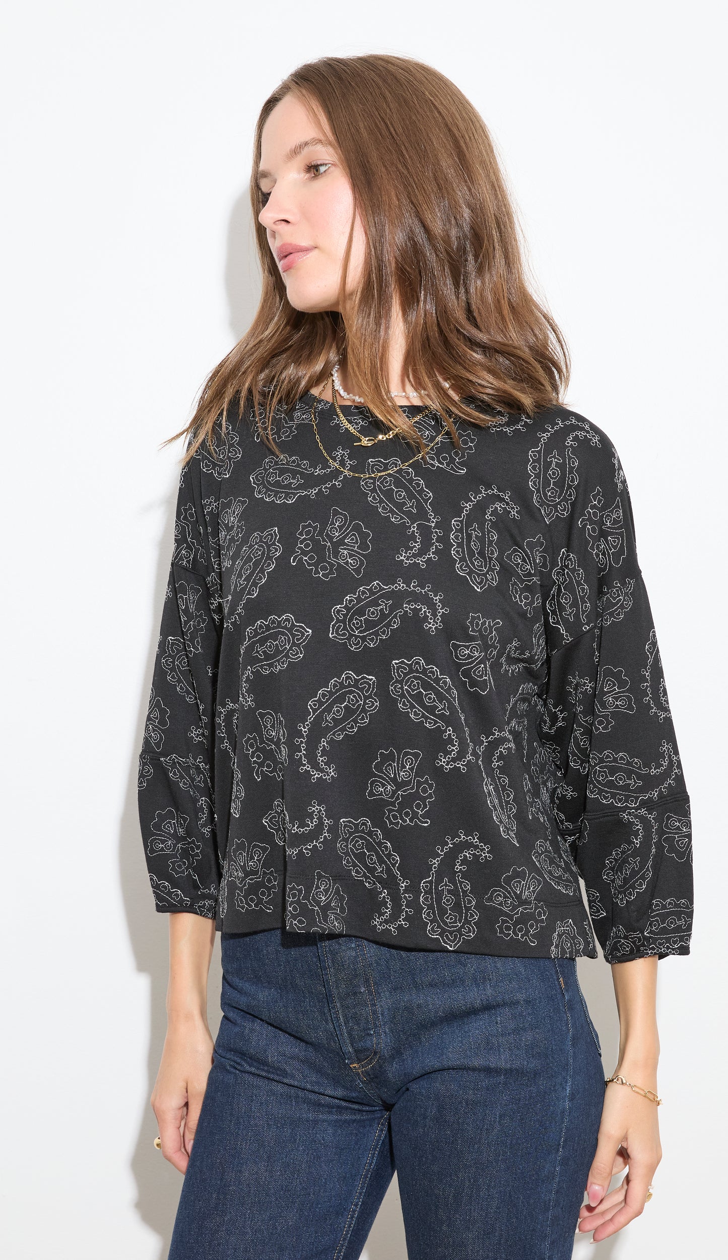 EMBROIDERED PLEAT SLEEVE PULLOVER