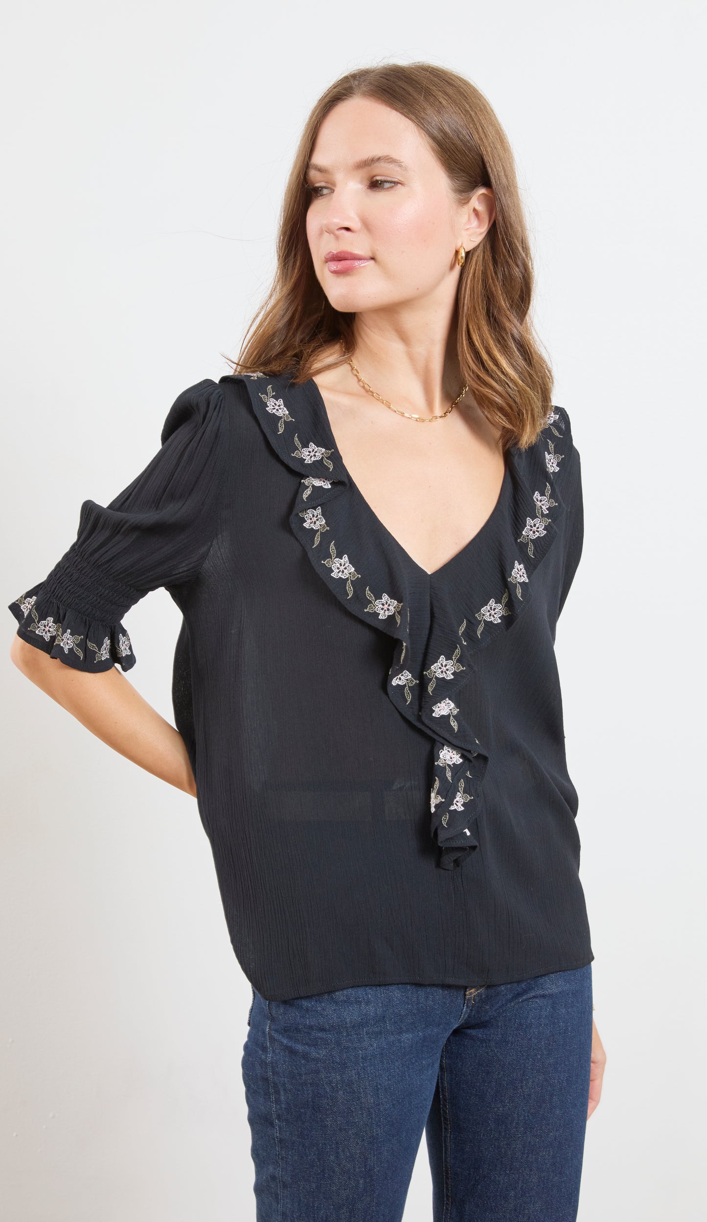 EMBROIDERED RUFFLE EDGE SHORT SLEEVE TOP