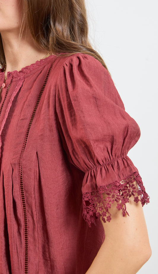ELBOW SLEEVE PLEAT TOP WITH TRIM
